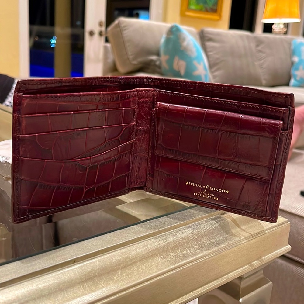 Beautiful genuine crocodile leather wallet w/coin pocket. Used in 1 photoshoot